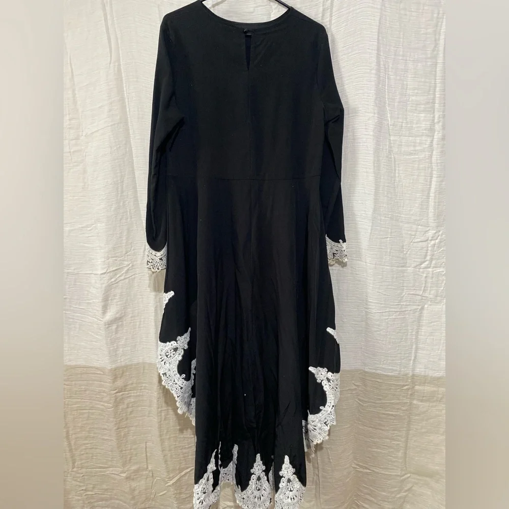Elegant Black and White Lace Trim Women's Top - Picture 4 of 4